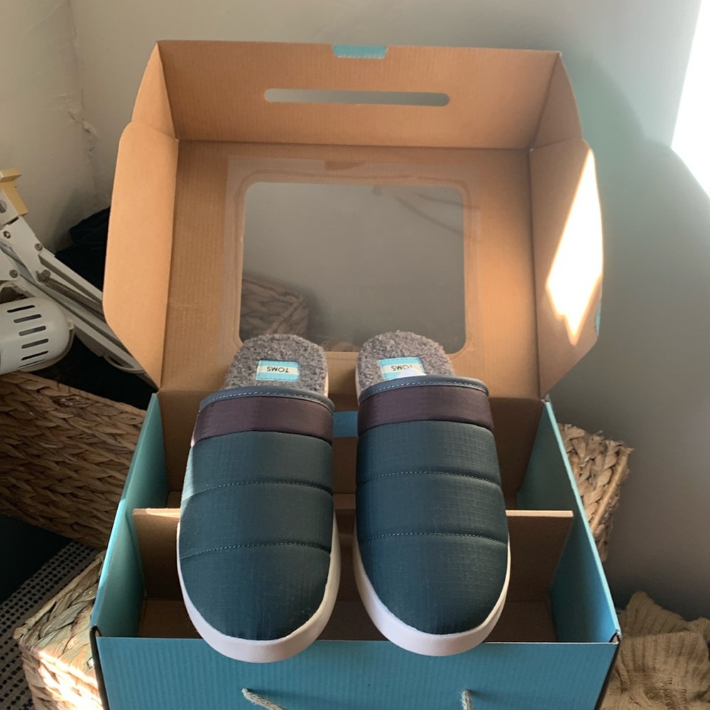 TOMS Men’s Slippers US8.5